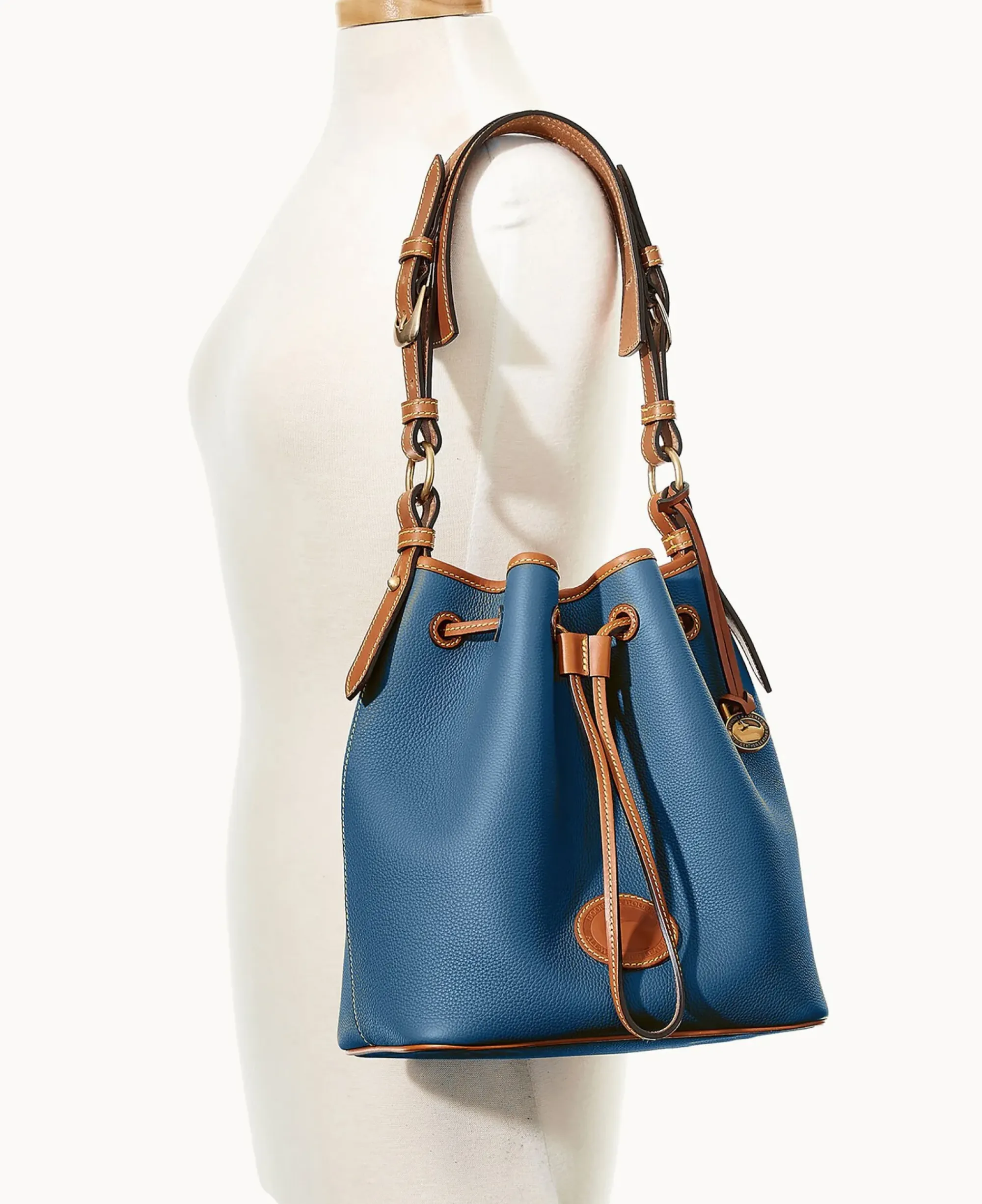 Dooney & Bourke Ready For the Getaway|Pebbled Leather<All Weather Leather 3.0 Drawstring 25 Denim