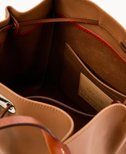 Dooney & Bourke Ready For the Getaway|Textured Leather<Oncour Twist Full Up Two Dark Taupe