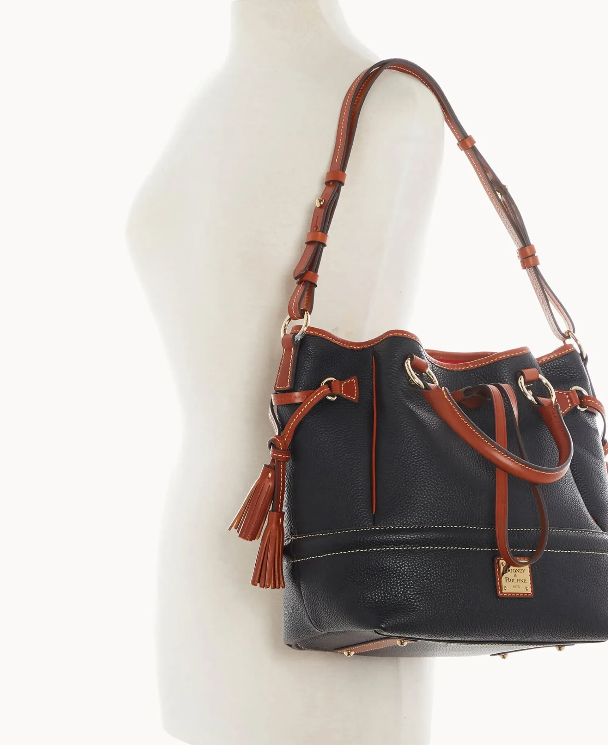 Dooney & Bourke The Pebble Grain Collection|Pebbled Leather<Pebble Grain Buckley Bag Black