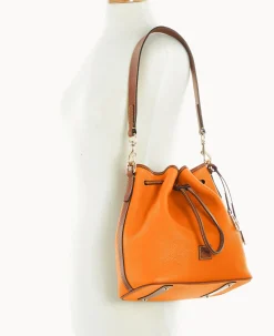 Dooney & Bourke The Pebble Grain Collection|Ready For the Getaway<Pebble Grain Drawstring Clementine