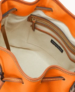 Dooney & Bourke The Pebble Grain Collection|Ready For the Getaway<Pebble Grain Drawstring Clementine