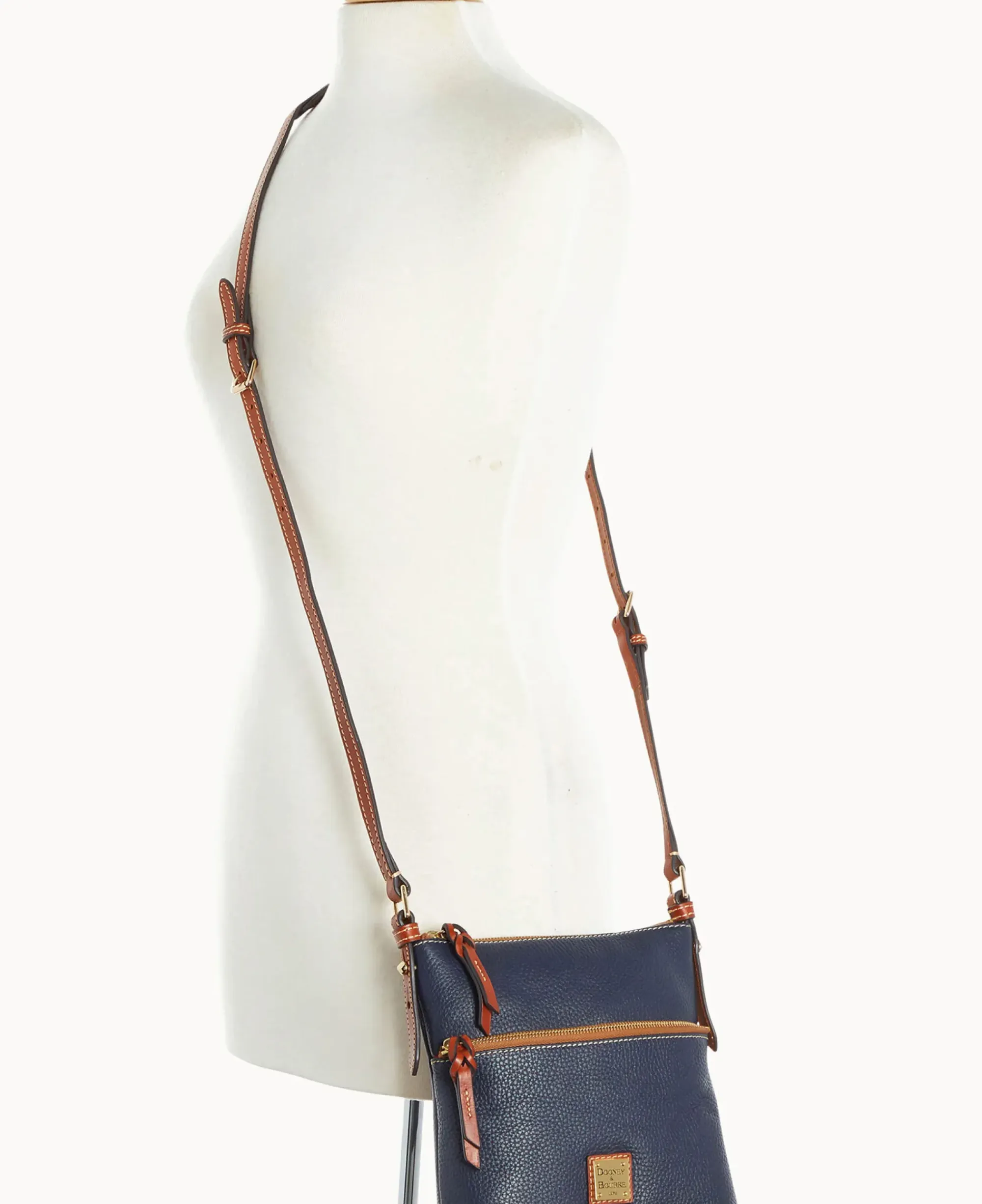 Dooney & Bourke The Pebble Grain Collection|Pebbled Leather<Pebble Grain Letter Carrier Midnight Blue
