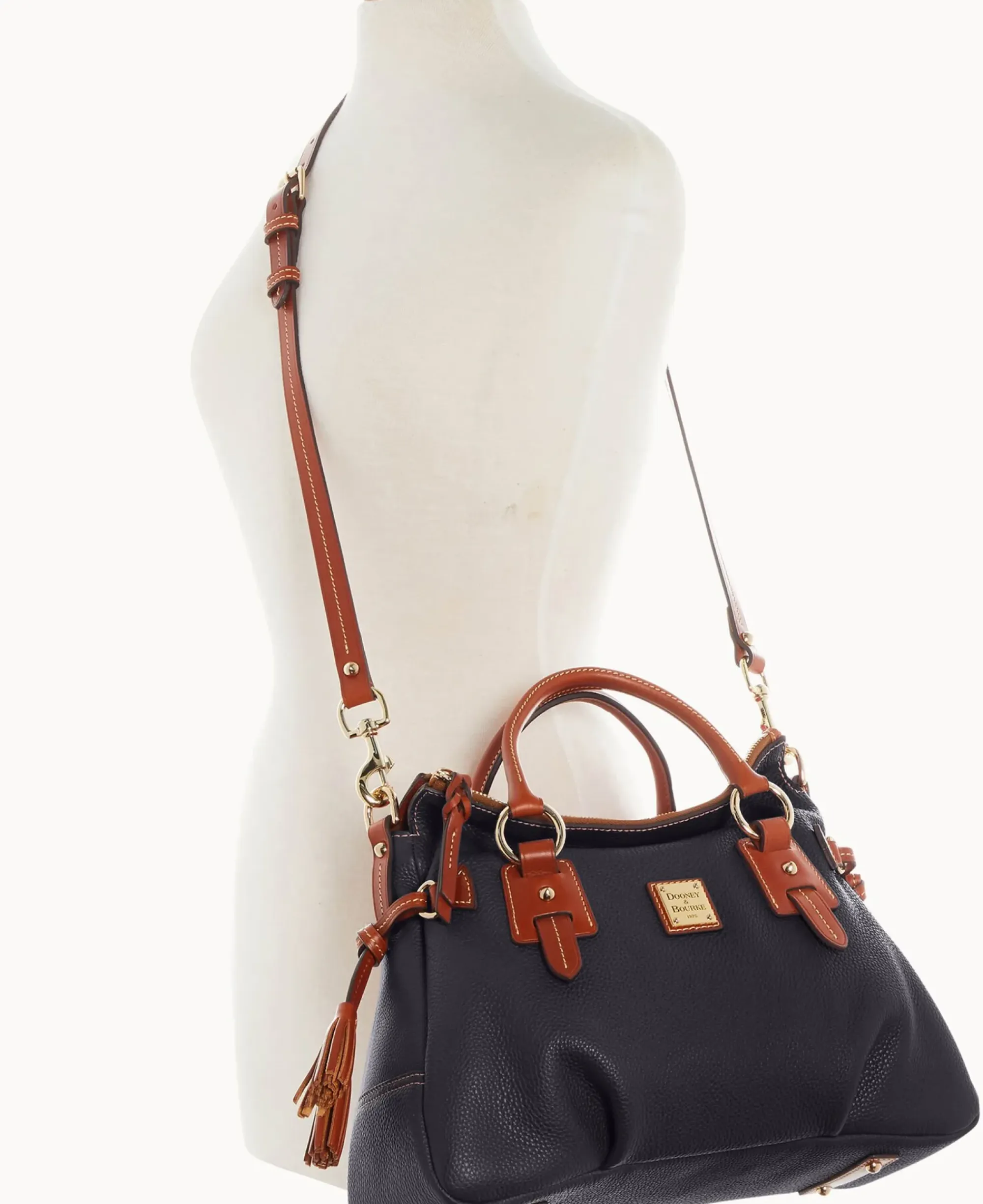 Dooney & Bourke The Pebble Grain Collection|Pebbled Leather<Pebble Grain Stanwich Satchel Black