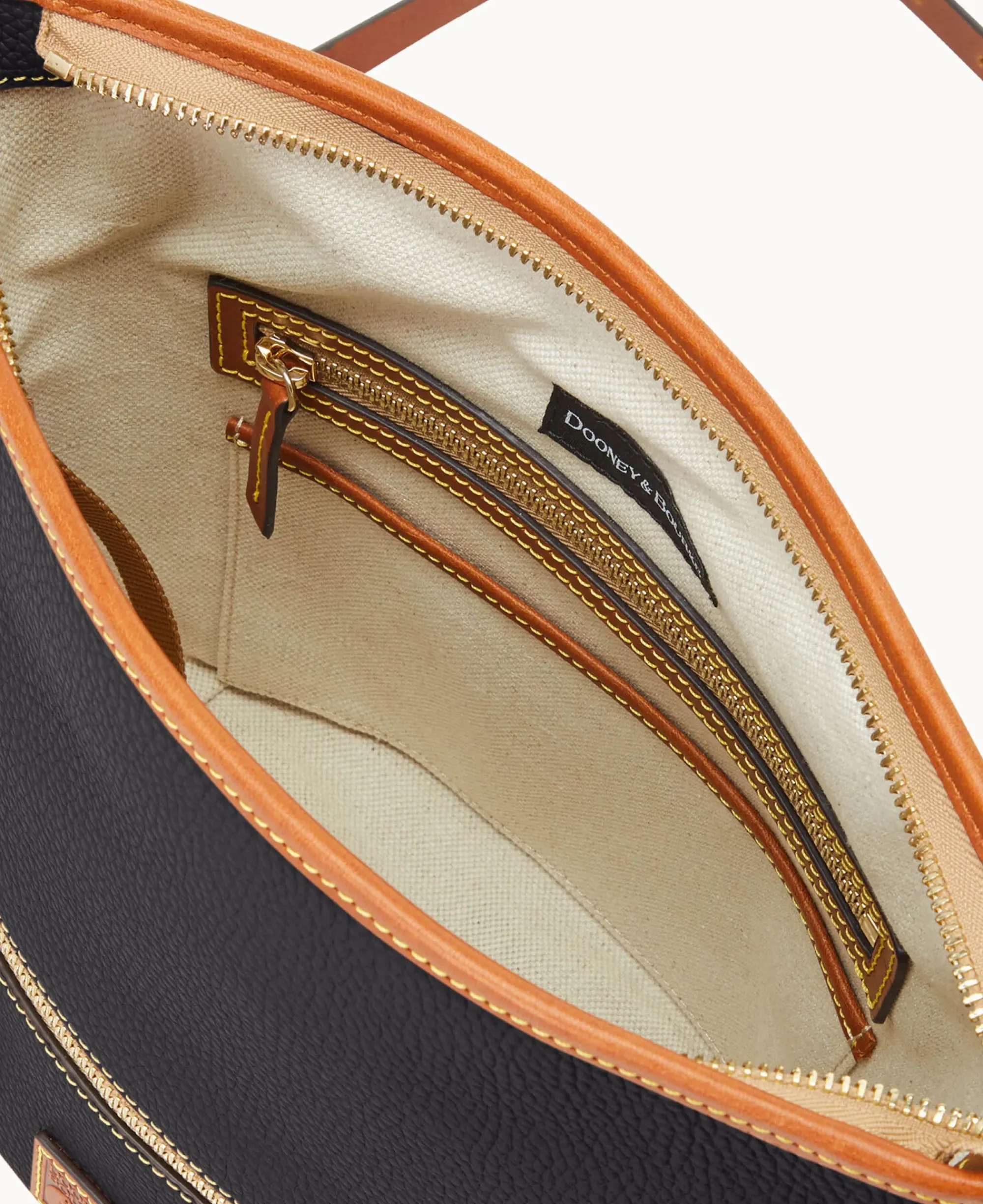 Dooney & Bourke The Pebble Grain Collection|Ready For the Getaway<Pebble Grain Zip Sac Black
