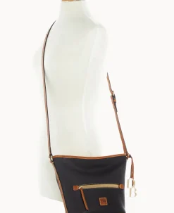 Dooney & Bourke The Pebble Grain Collection|Ready For the Getaway<Pebble Grain Zip Sac Black