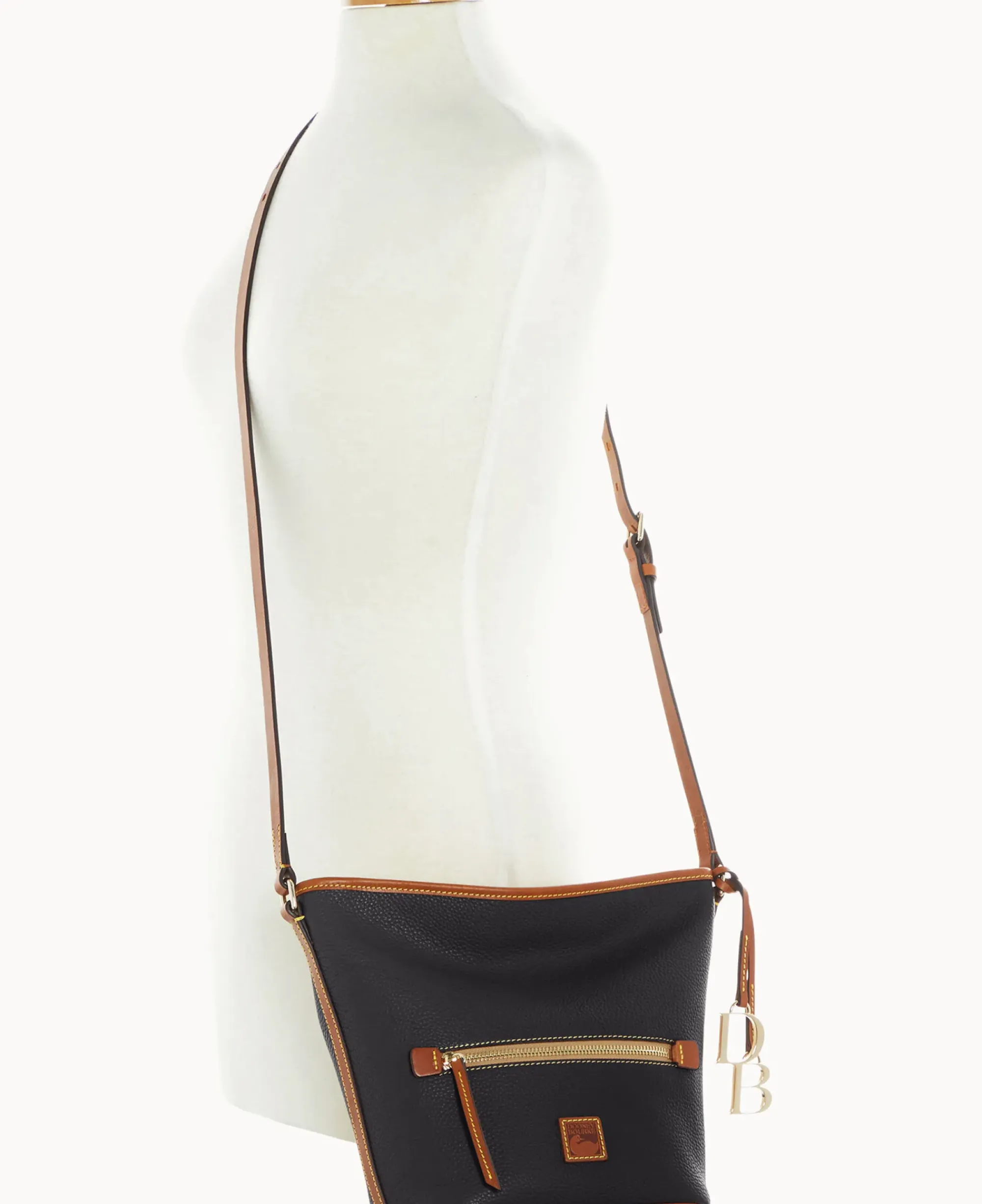 Dooney & Bourke The Pebble Grain Collection|Ready For the Getaway<Pebble Grain Zip Sac Black