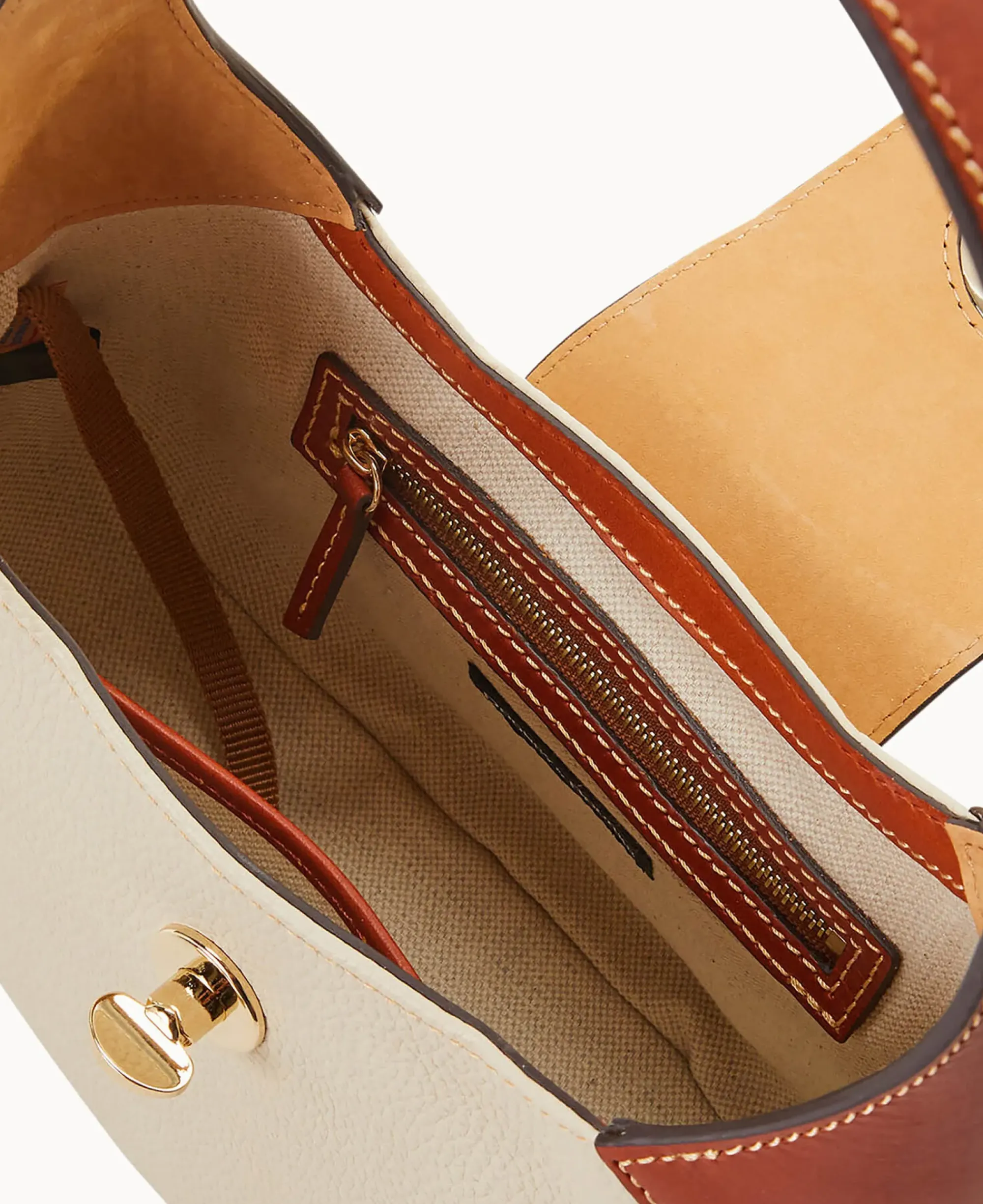 Dooney & Bourke The Pebble Grain Collection|The Pebble Turnlock Collection<Pebble Turnlock Hobo 26 Bone