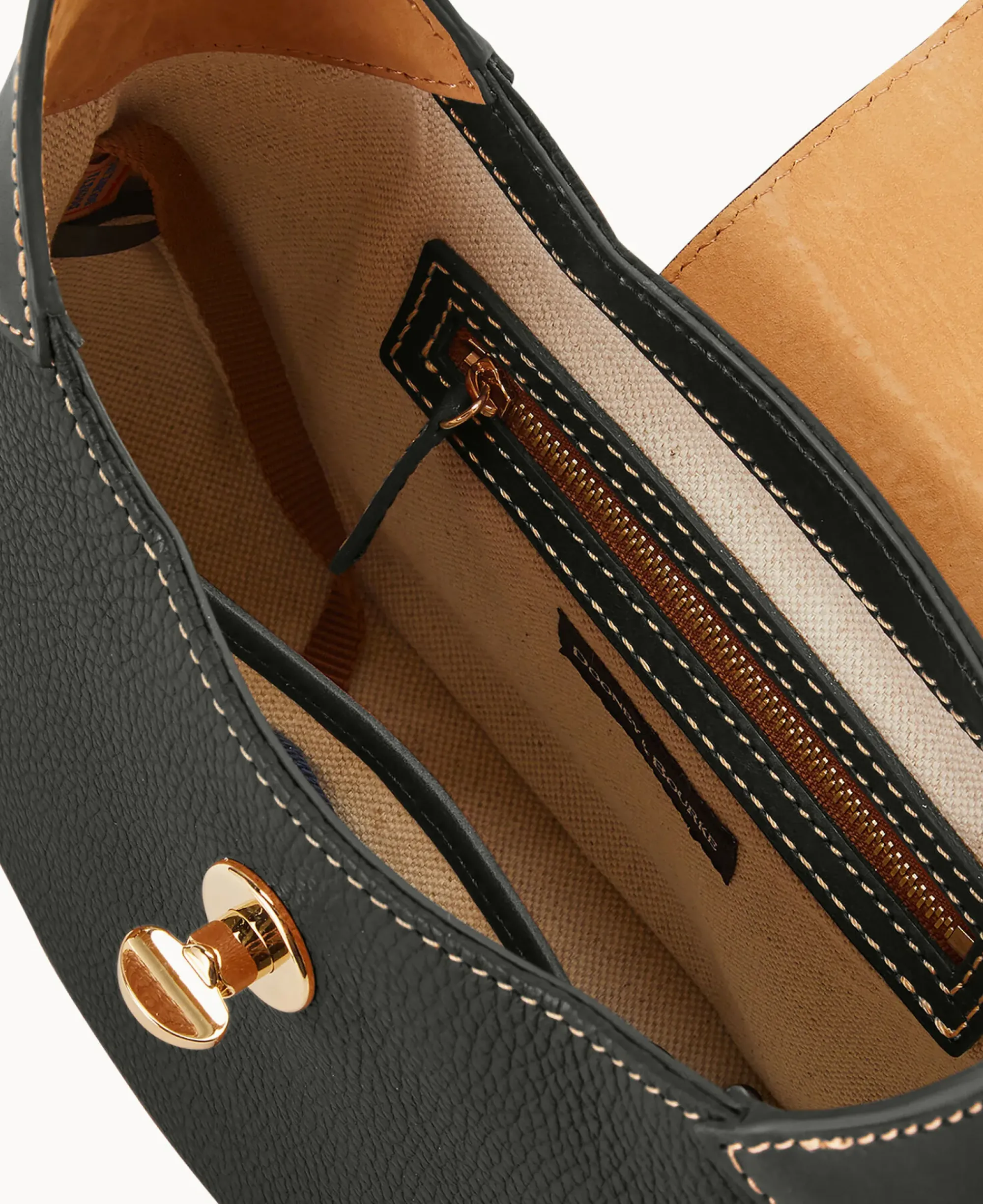 Dooney & Bourke The Pebble Grain Collection|The Pebble Turnlock Collection<Pebble Turnlock Hobo 26 Black