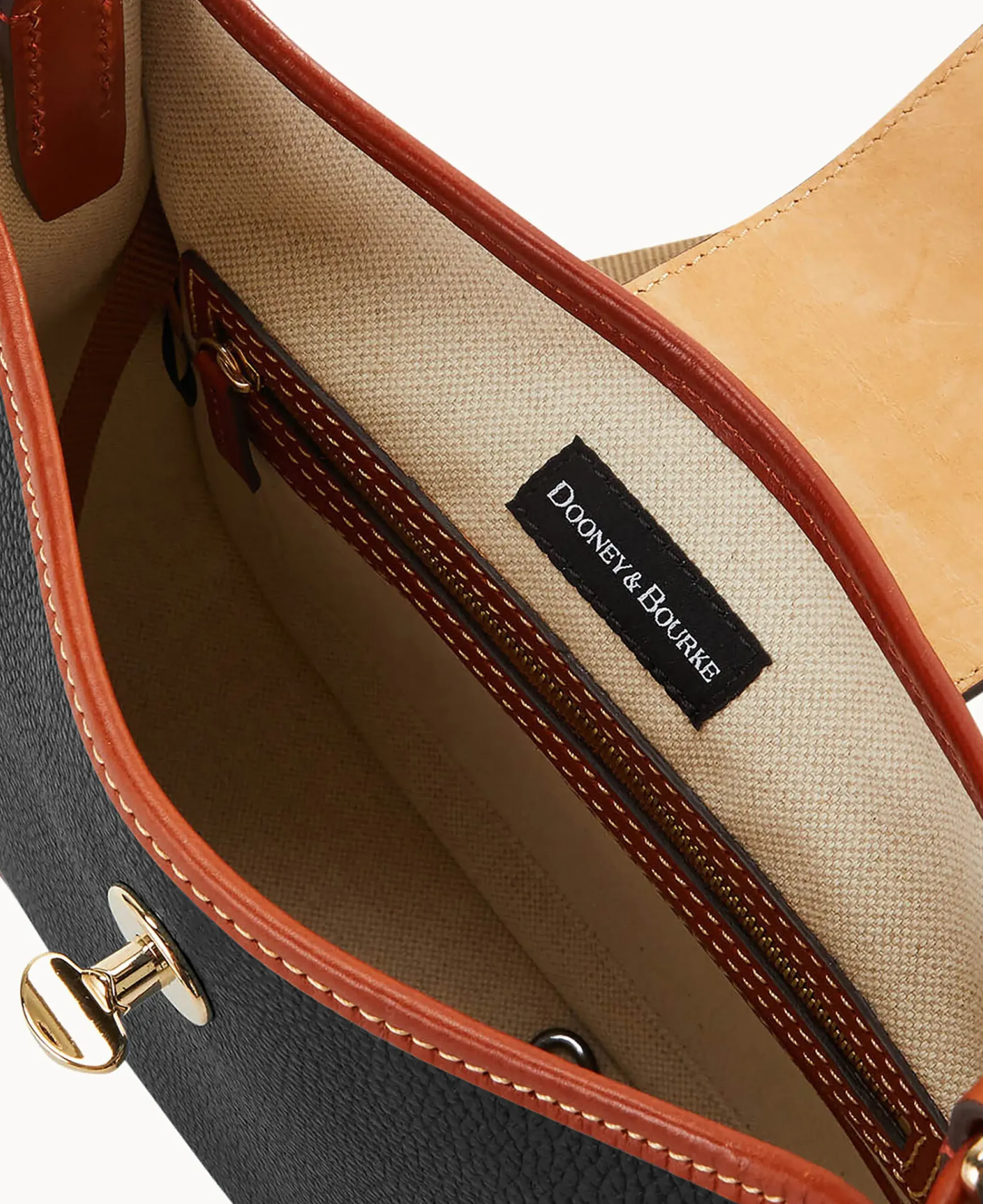 Dooney & Bourke The Pebble Turnlock Collection|Pebbled Leather<Pebble Turnlock Messenger 28 Black