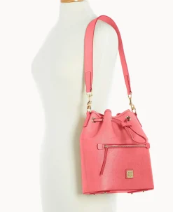 Dooney & Bourke The Saffiano Collection|Ready For the Getaway<Saffiano Drawstring Bubble Gum
