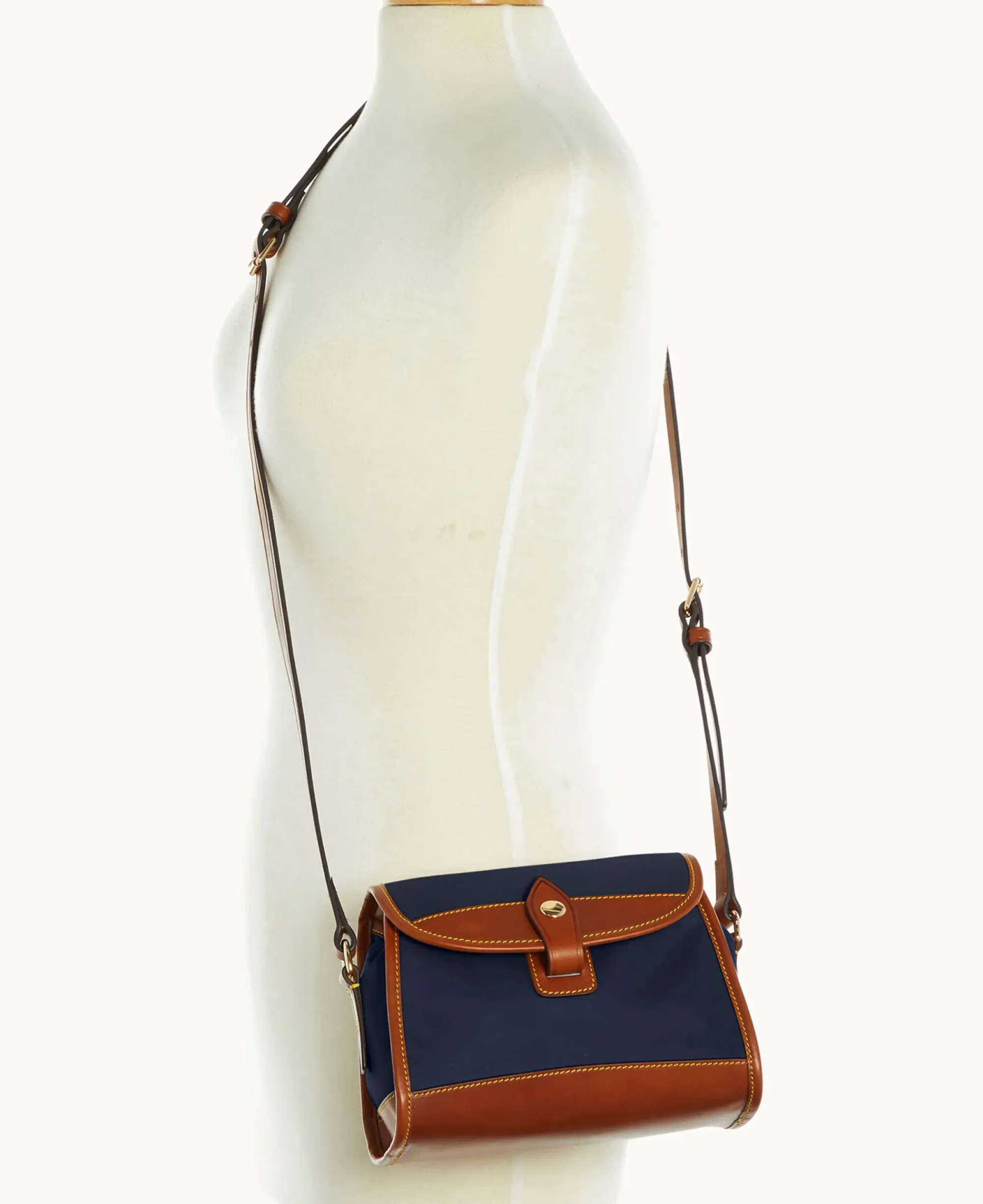Dooney & Bourke The Wayfarer Collection|Nylon<Wayfarer Flap Crossbody Navy